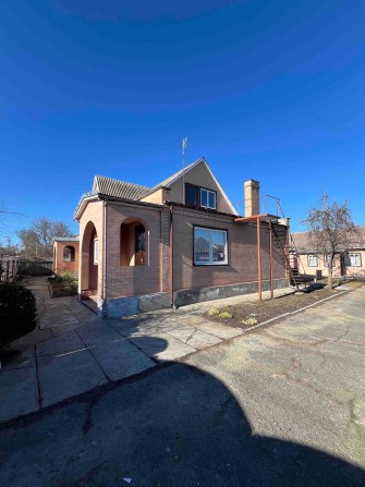 Продаж просторого будинку на 2 родини в центрі с. Білозір’я. - фото 1