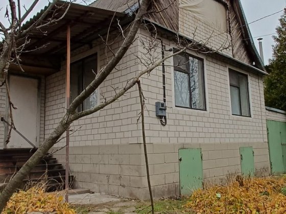 Дача 2 поверхи з гаражем.  Вода заведена. В самому селі Благодатне. Благодатное