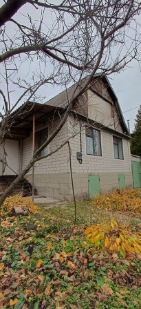 Дача 2 поверхи з гаражем.  Вода заведена. В самому селі Благодатне. - фото 1