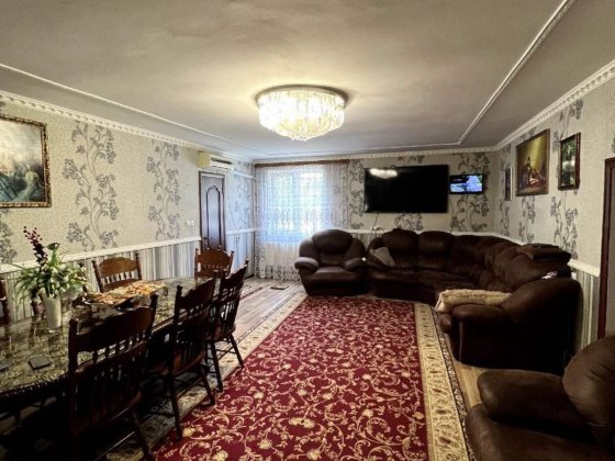 Продаж великого будинку Шпола