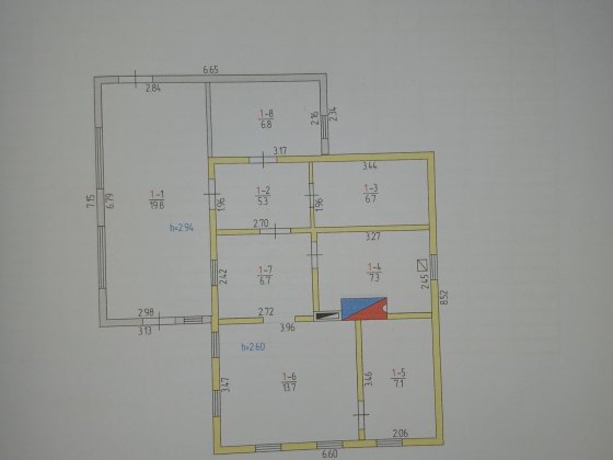 Продам будинок майже в центрі міста.