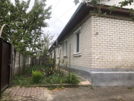 Частина будинку з окремим двором та із зручностями. Новгород-Северский