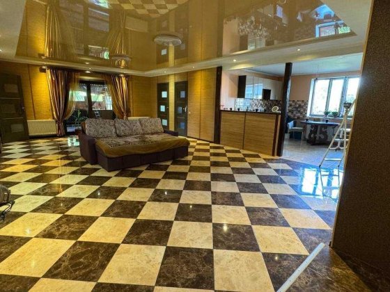 Продається житловий будинок + будівля смт. Козелець Козелець