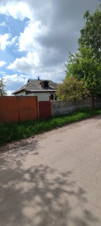 Цегляний будинок в центрі с. Анисів 15 км до міста - фото 1