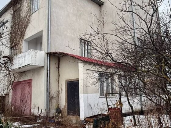 Продається частина будинку біля Годилівської школи Годилов