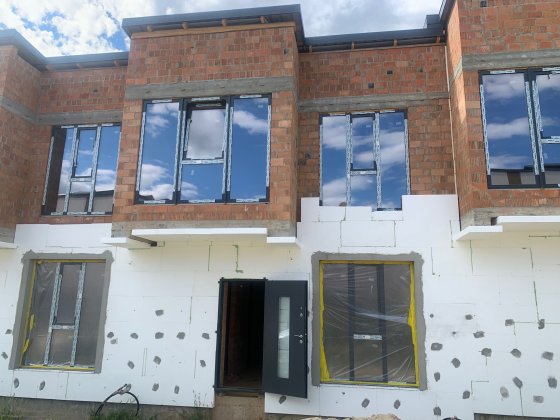 Продаються сучасні компактні таунхауси Чагор