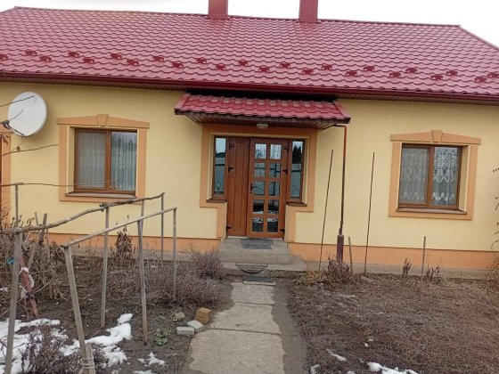 Продам 3-кімн. будинок 100м.кв. зі зручностями в центрі села Чагор