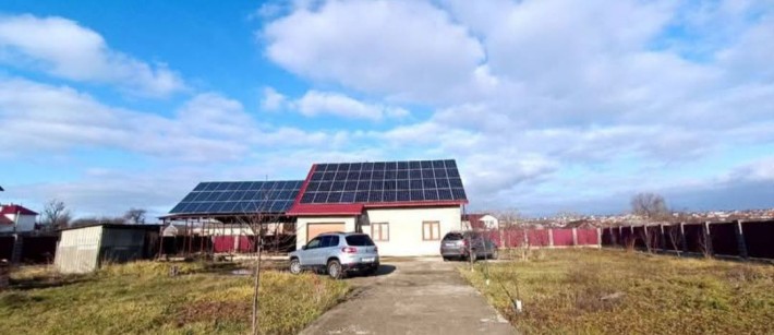 Продаж земельної ділянки і будинку з сонячними панелями - фото 1