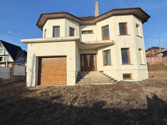 Просторий будинок 228 м² у Коровії | 9 соток | гараж, підвал Коровия