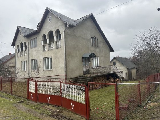 Продаж 2-поверхового будинку з гаражем  (смт. Глибока) Глибока