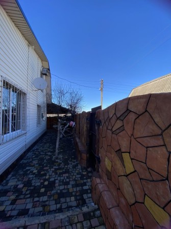 ПРОДАЕТСЯ двухэтажный дом Вiльноуланівське  кооп.  Торг - фото 1