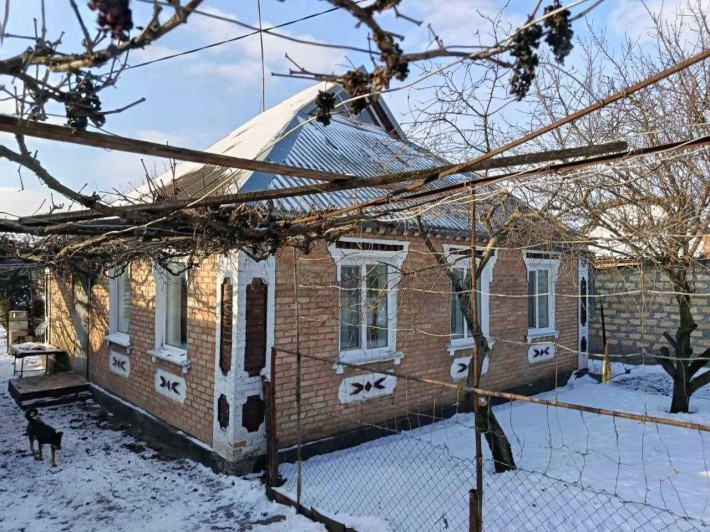 Продаж будинку з ділянкою та госп. спорудами у м.Покров - фото 1