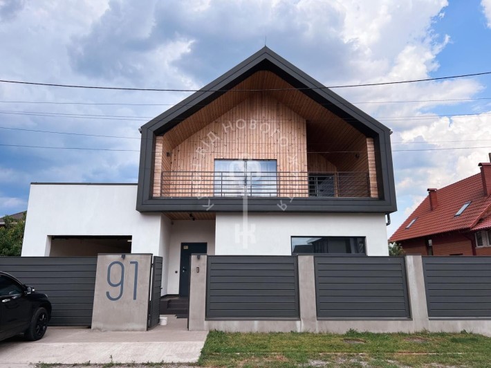 ПРОДАМ! ЦЕНТР Броварів Будинок 250м2, вул. Чубинського, Чорновола - фото 1