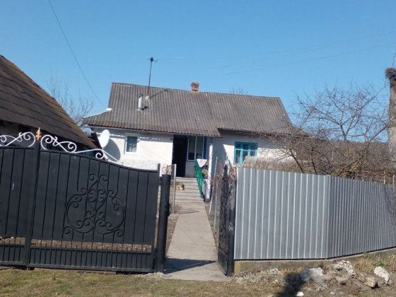 Срочно прод ається будинок у центрі села олешів Івано франківської обл Ивано-Франковск