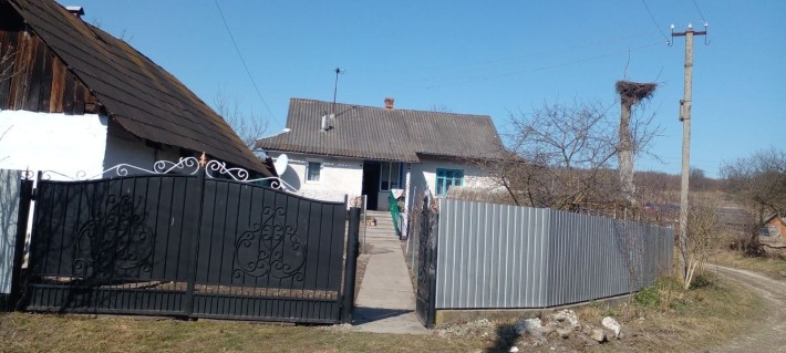 Срочно прод ається будинок у центрі села олешів Івано франківської обл - фото 1