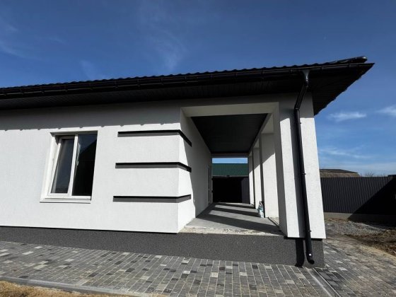 Одноповерховий будинок. Буча, 6 с ділянки. Під чистову. Є газ. Тераса