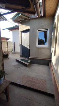 Продаж будинку, вул.Коцюбинського, поруч центр, газ, світло, груба. - фото 1