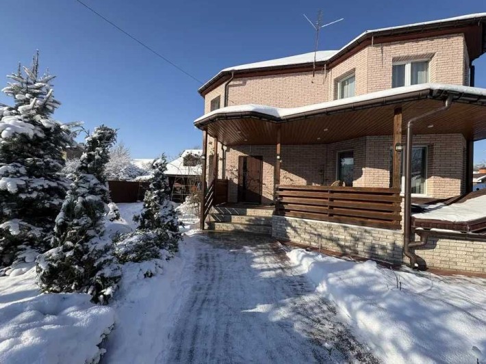 Якісний двоповерховий будинок в  центрі Бучі з меблями та техникою! - фото 1