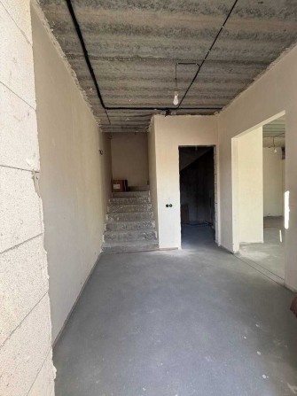 таунхаус з ремонтом під чистову обробку .КМ Паларіс. - фото 1