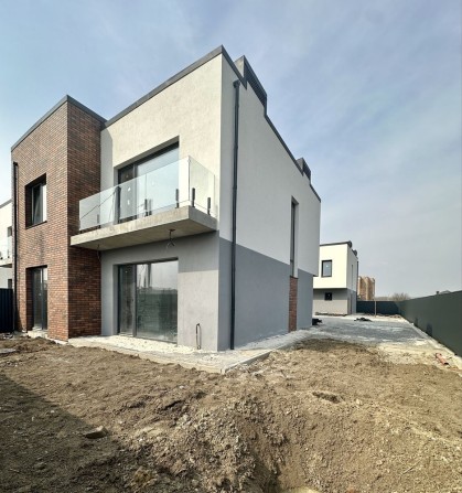 Продаю таунхаус з міськими комунікаціями - фото 1