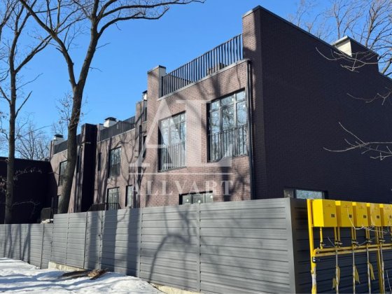 Продаж таун хаусу (будинку)у центрі Бучі,без ремонту, Київська область Буча