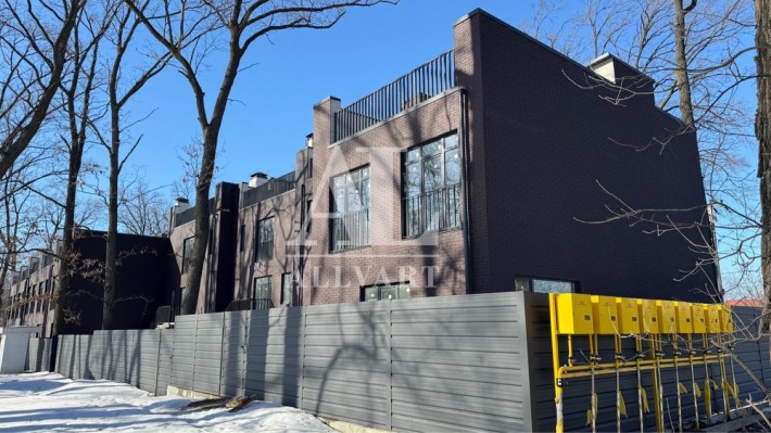 Продаж таун хаусу (будинку)у центрі Бучі,без ремонту, Київська область - фото 1