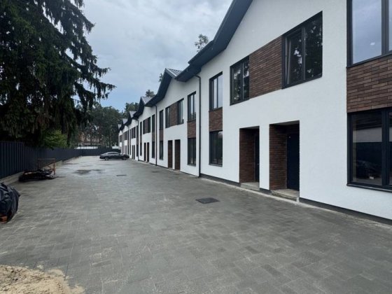 Чудовий таун хаус, сосни Центральний парк, газ, готовий. Ірпінь