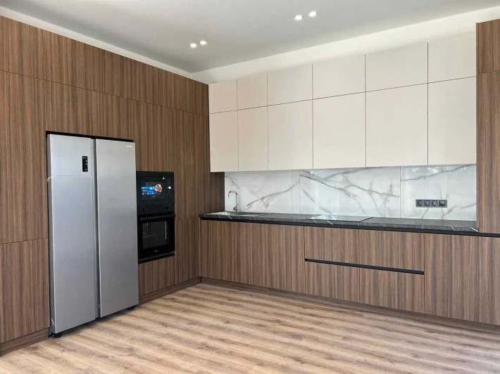 Сучасний будинок з дизайнерським ремонтом біля ТЦ Арсен - фото 1