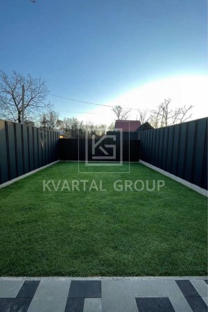 Продам таун на щасливій біля парку - фото 1