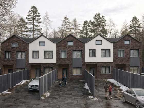 Якісно збудовані тауни з газом та передніми дворами, центр.комунікації Ирпень