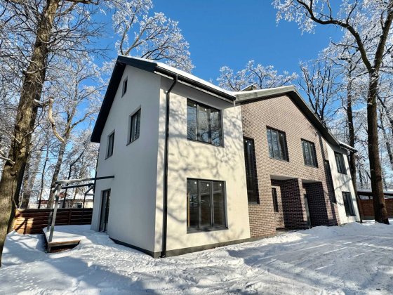 Цегляний дуплекс Буча ЦЕНТР! В оточені дубів. Газове опалення Буча