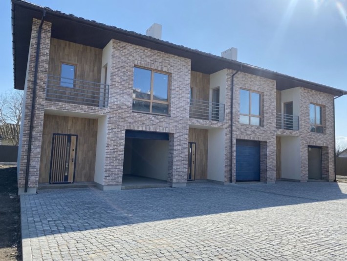 Продаєься сучасний готовий Таунхаус 136 м², 2 поверхи вул. Коновальця - фото 1