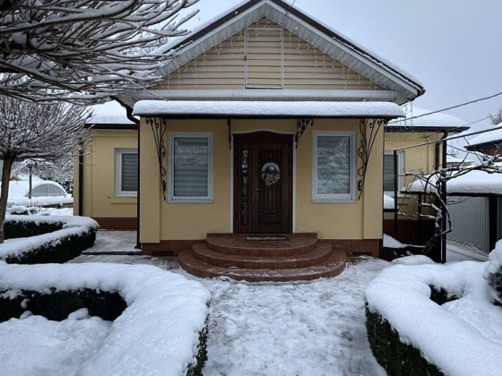 Будинок з басейном в Ірпені . 7 соток Ірпінь