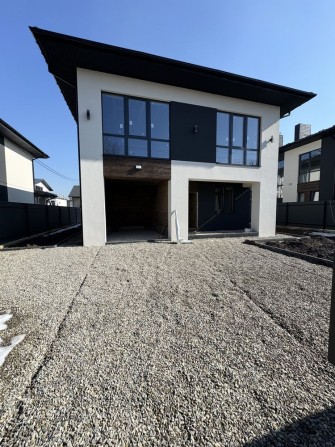 Сучасний будинок готовий до ремонту - фото 1