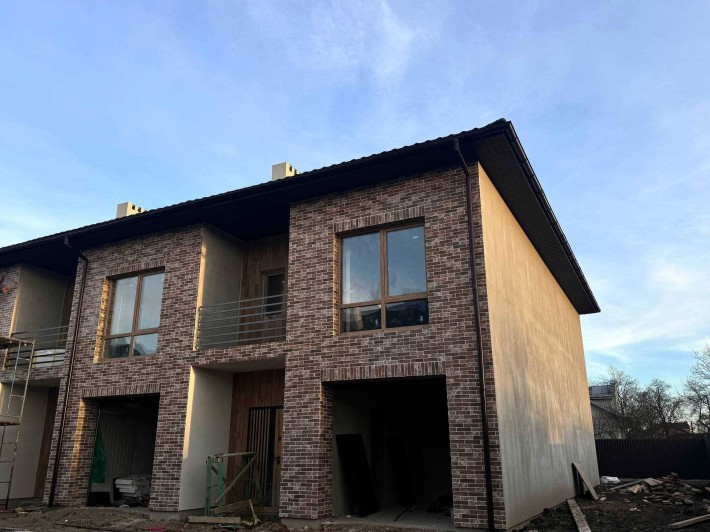 Сучасний таунхаус на вул. Коновальця - всього 10 хвилин до центру! - фото 1