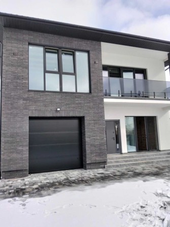 Просторий сучасний будинок - фото 1