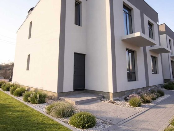 Готовий боковий таунхаус 135м², велике подвір‵я, всі міські комунікаці Івано-Франківськ