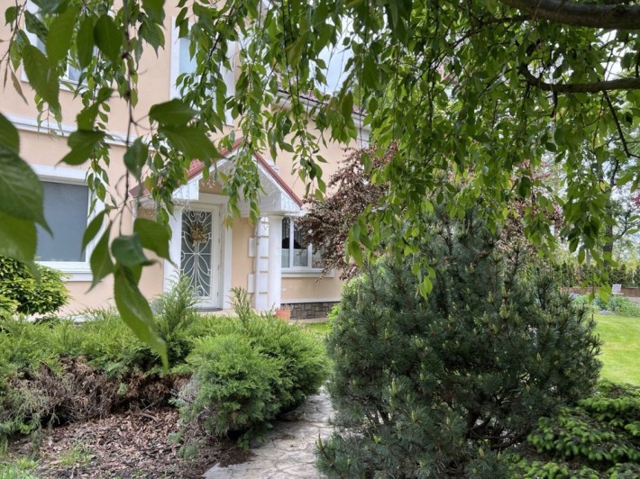 Елегантний сповнений натхнення будинок з особистим парком. - фото 1