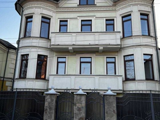 Продається будинок в престижній локації міста Ивано-Франковск