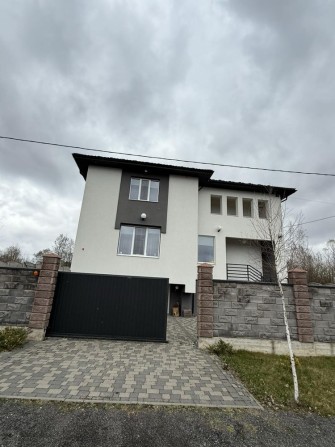 Шикарний будинок у приміській зоні - фото 1