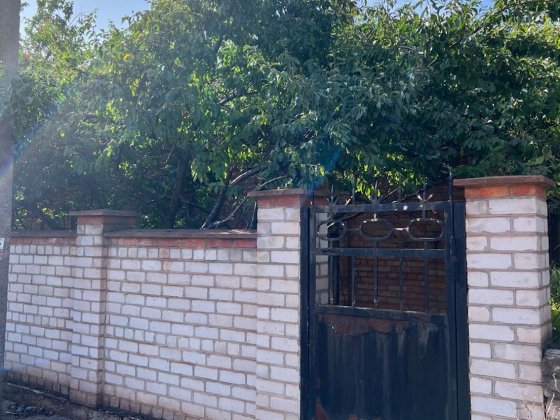 Дом под капитальный ремонт. Центр города, 110 м кв., 5 соток, гараж. Кривой Рог