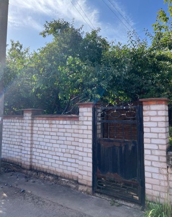 Дом под капитальный ремонт. Центр города, 110 м кв., 5 соток, гараж. - фото 1