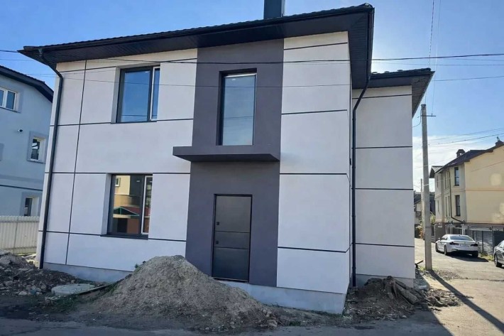 Продаж будинок в центральній частині міста - фото 1