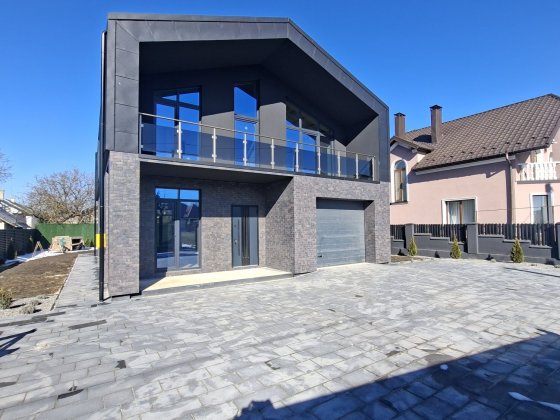 Продаж будинок .Площа 180м²,7сот. Комунікації. Розтермінування. Є-осел Івано-Франківськ