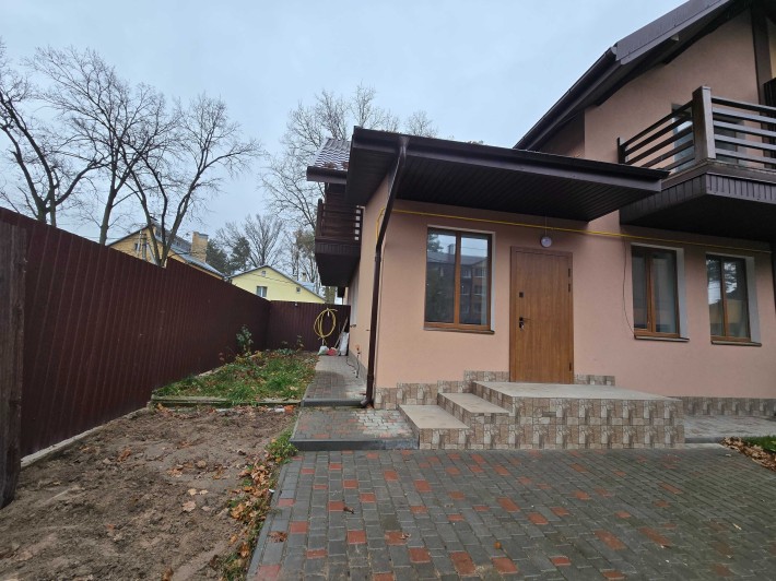 Квадробудинок з ремонтом та газовим опаленням,в зеленій частині міста! - фото 1