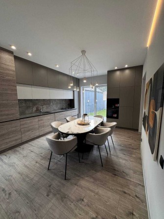 Просторий будинок в центрі Івано-Франківська - фото 1