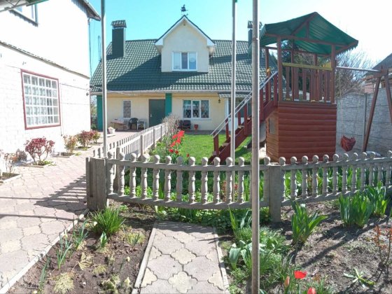 Будинок на дві квартири з  приміщенням для бізнесу Кременчук