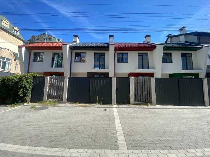 Продам Таунхаус пл.130 м.кв. з власним двором, тераса. Мін. оформл. - фото 1