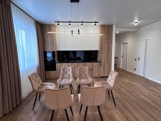 Будинок з ремонтом . Буча ! Буча