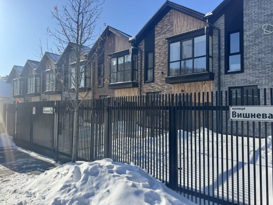 Продам таунхаус в центрі  Бучі Буча